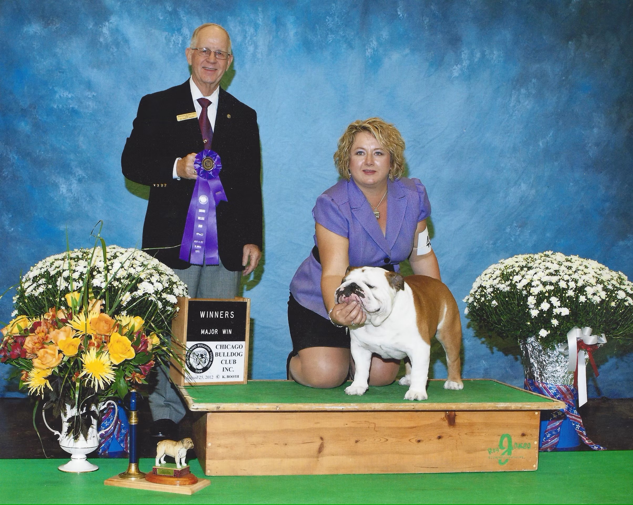 Bulldog With Show Judge and Owner
